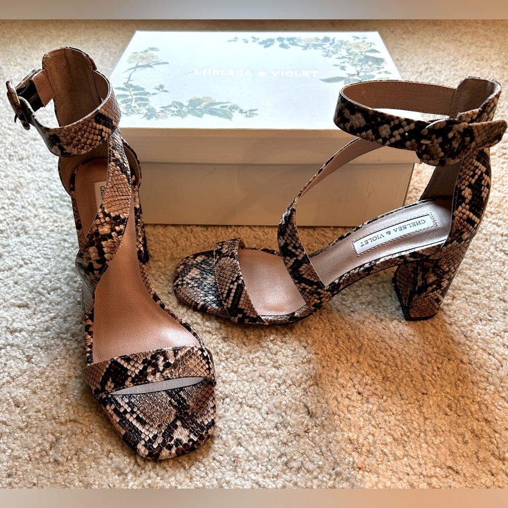 NIB Chelsea & Violet Snakeskin Print Heels